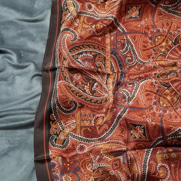 Vintage 1984 Paisley Silk Scarf Avon Reproduction - Picture 3 of 7